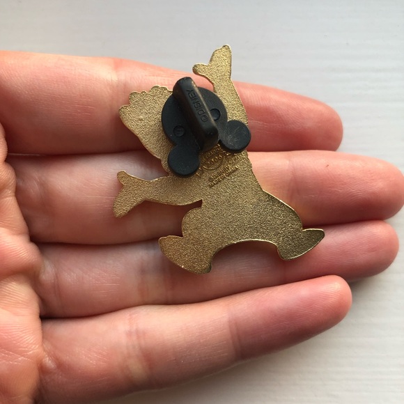 Vintage Dale (Chip ‘n’ Dale) chipmunk lapel pin - Picture 3 of 5